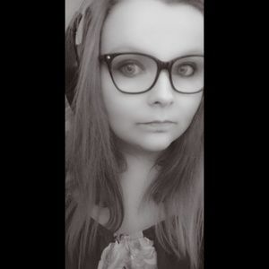 Meet your Posher, Lee'a